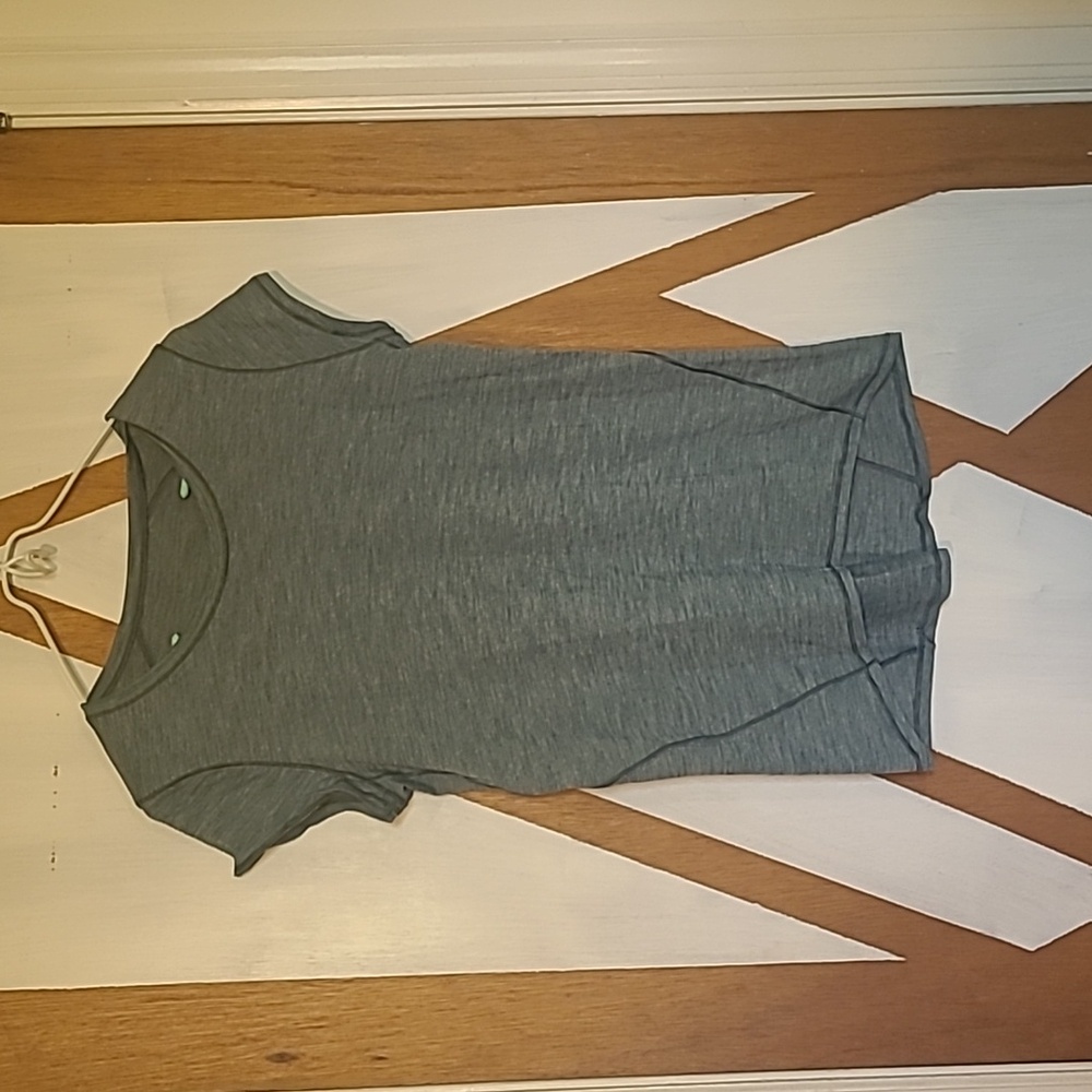 LULULEMON TEE
